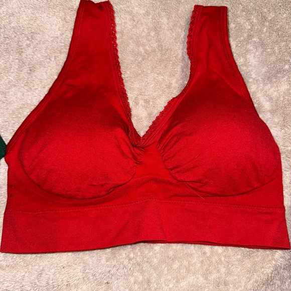 Genie Bra with lace trim.. Size Medium- 2 pack - Picture 2 of 9